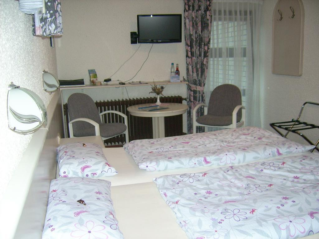 Gaestehaus Hochrhoenblick Schonau an der Brend Room photo
