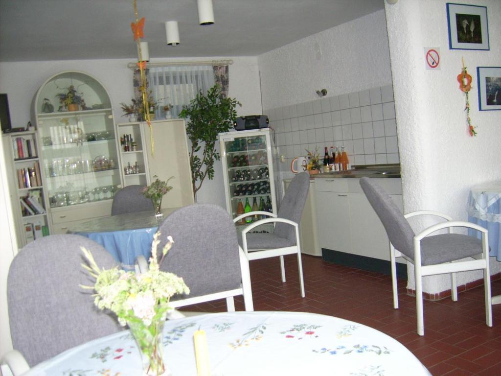 Gaestehaus Hochrhoenblick Schonau an der Brend Exterior photo