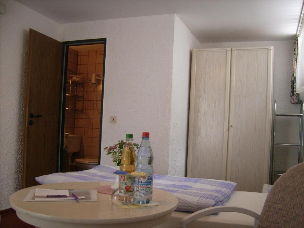 Gaestehaus Hochrhoenblick Schonau an der Brend Room photo