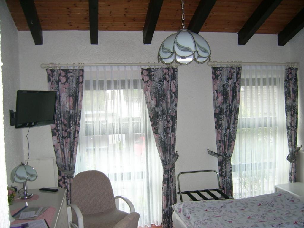Gaestehaus Hochrhoenblick Schonau an der Brend Room photo